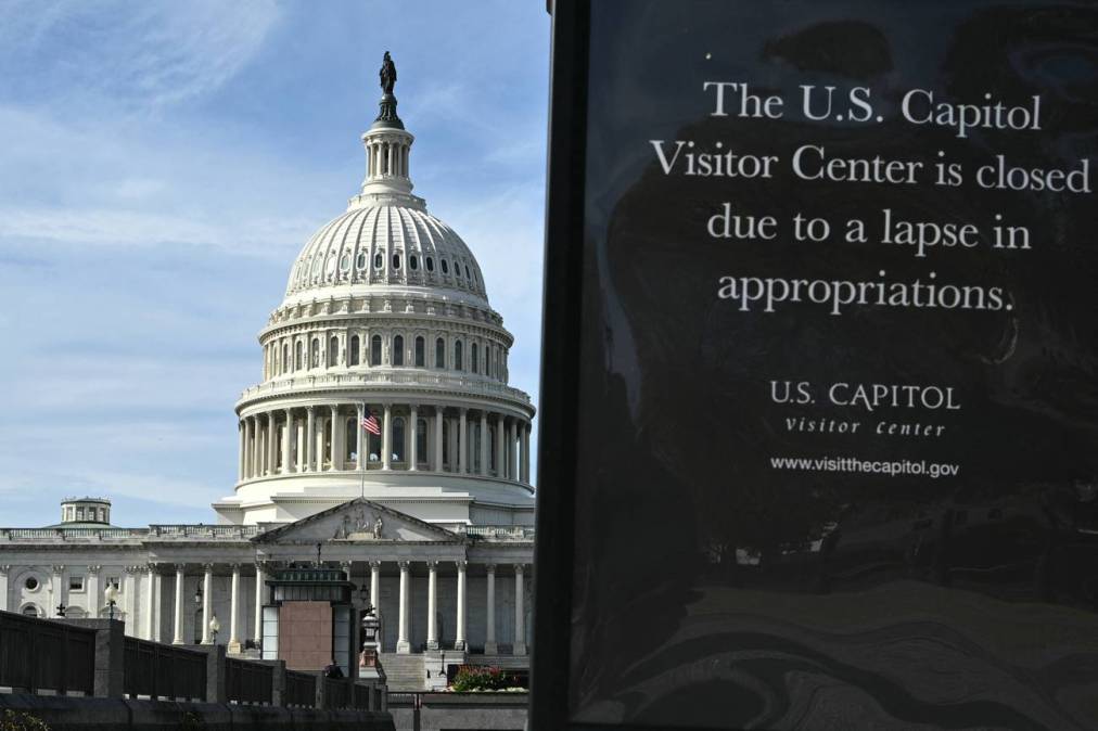 capitol closed sign
